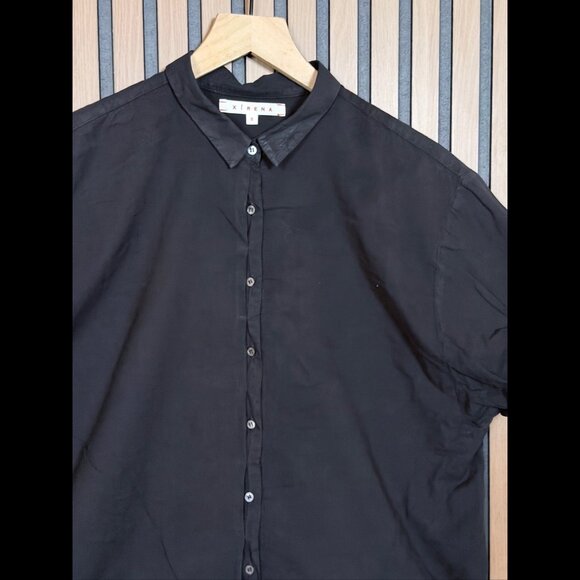 Xirena Shirt Small Womens Black Short Sleeve Collared Roll Tab Button Down Top - Picture 2 of 9